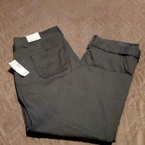 NWT Jogger Capris